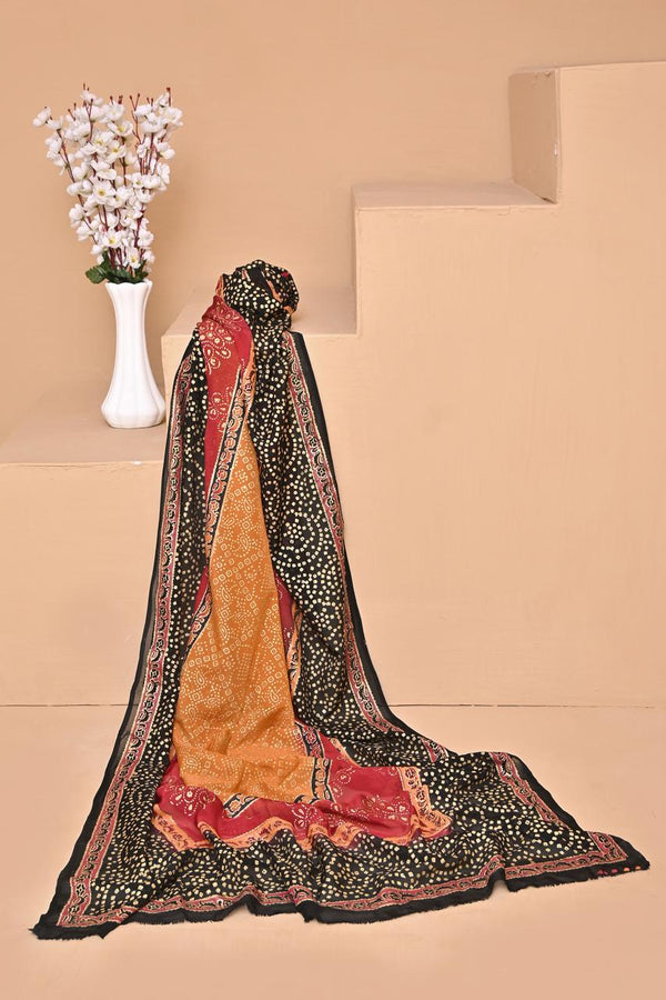 Zar-e-Chunri - Ms attires