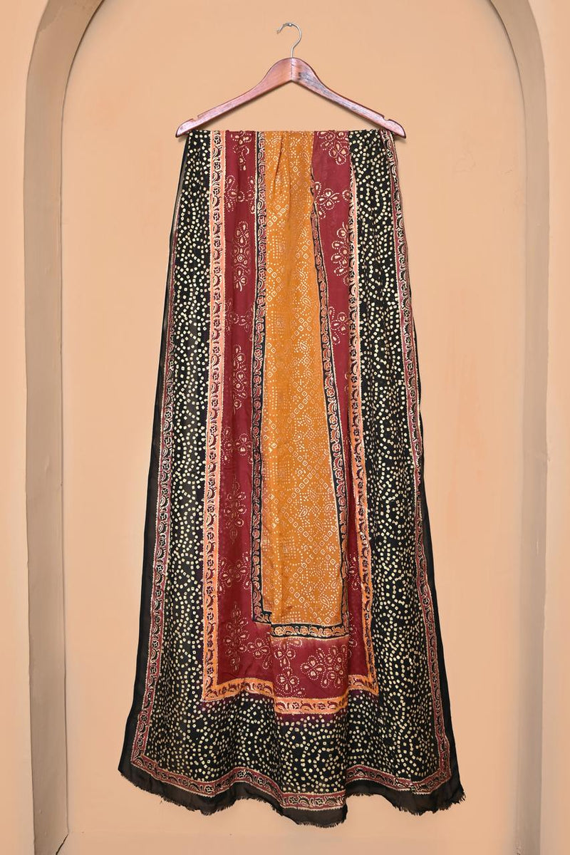 Zar-e-Chunri - Ms attires